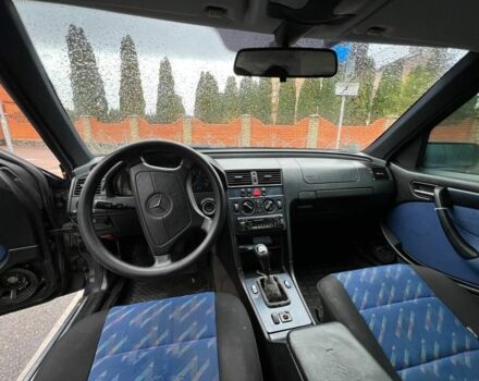 Синий Мерседес 200, объемом двигателя 0 л и пробегом 300 тыс. км за 2400 $, фото 7 на Automoto.ua