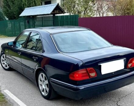 Синий Мерседес 200, объемом двигателя 2 л и пробегом 287 тыс. км за 2000 $, фото 2 на Automoto.ua