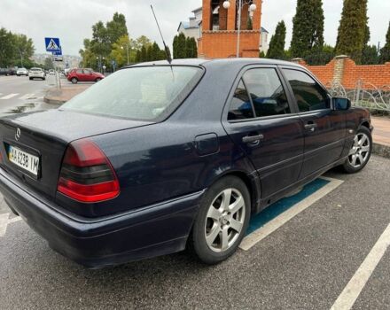 Синий Мерседес 200, объемом двигателя 0 л и пробегом 300 тыс. км за 2400 $, фото 16 на Automoto.ua