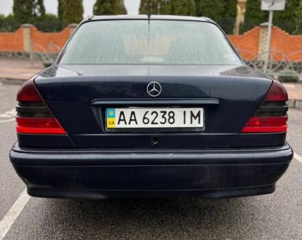 Синий Мерседес 200, объемом двигателя 0 л и пробегом 300 тыс. км за 2400 $, фото 4 на Automoto.ua