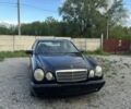 Синий Мерседес 200, объемом двигателя 2 л и пробегом 330 тыс. км за 3500 $, фото 1 на Automoto.ua