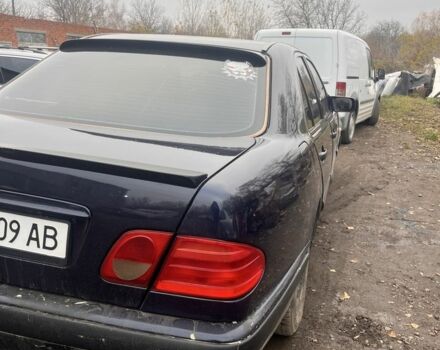 Синий Мерседес 200, объемом двигателя 2 л и пробегом 400 тыс. км за 2000 $, фото 4 на Automoto.ua