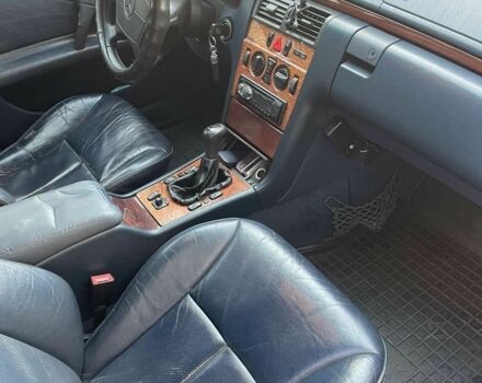 Синій Мерседес 200, об'ємом двигуна 2 л та пробігом 400 тис. км за 900 $, фото 1 на Automoto.ua