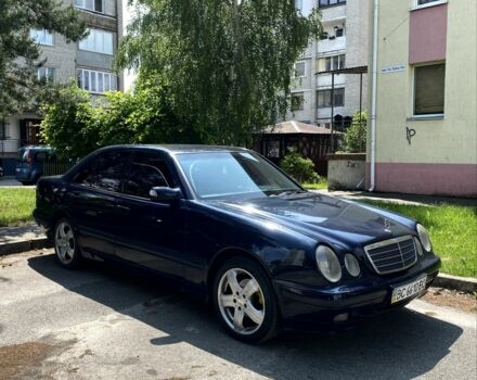 Синій Мерседес 200, об'ємом двигуна 2.2 л та пробігом 300 тис. км за 3250 $, фото 1 на Automoto.ua