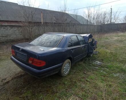 Синій Мерседес 200, об'ємом двигуна 2 л та пробігом 400 тис. км за 900 $, фото 2 на Automoto.ua