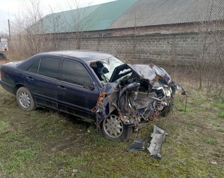 Синій Мерседес 200, об'ємом двигуна 2 л та пробігом 400 тис. км за 900 $, фото 5 на Automoto.ua