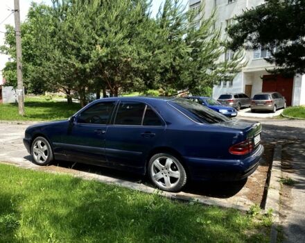 Синій Мерседес 200, об'ємом двигуна 2.2 л та пробігом 300 тис. км за 3250 $, фото 4 на Automoto.ua