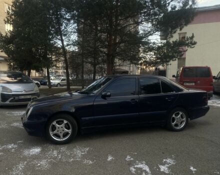 Синій Мерседес 200, об'ємом двигуна 2.2 л та пробігом 300 тис. км за 3250 $, фото 11 на Automoto.ua