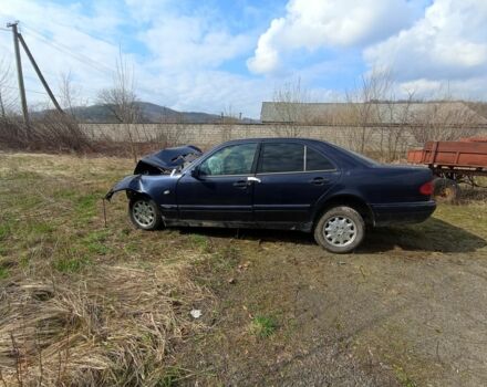 Синій Мерседес 200, об'ємом двигуна 2 л та пробігом 400 тис. км за 900 $, фото 3 на Automoto.ua