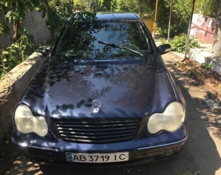 Синий Мерседес 200, объемом двигателя 2 л и пробегом 230 тыс. км за 3200 $, фото 2 на Automoto.ua