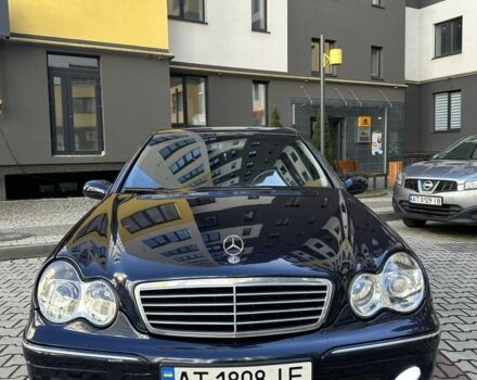 Синий Мерседес 200, объемом двигателя 2 л и пробегом 255 тыс. км за 3999 $, фото 1 на Automoto.ua