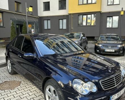 Синий Мерседес 200, объемом двигателя 2 л и пробегом 255 тыс. км за 3999 $, фото 12 на Automoto.ua