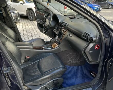 Синий Мерседес 200, объемом двигателя 2 л и пробегом 255 тыс. км за 3999 $, фото 21 на Automoto.ua