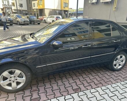 Синий Мерседес 200, объемом двигателя 2 л и пробегом 255 тыс. км за 3999 $, фото 5 на Automoto.ua