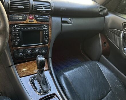 Синий Мерседес 200, объемом двигателя 2 л и пробегом 255 тыс. км за 3999 $, фото 14 на Automoto.ua