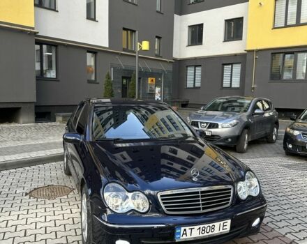 Синий Мерседес 200, объемом двигателя 2 л и пробегом 255 тыс. км за 3999 $, фото 2 на Automoto.ua