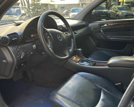 Синий Мерседес 200, объемом двигателя 2 л и пробегом 255 тыс. км за 3999 $, фото 13 на Automoto.ua