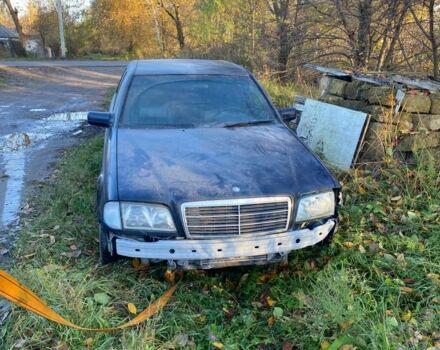 Синій Мерседес 200, об'ємом двигуна 2.2 л та пробігом 300 тис. км за 900 $, фото 2 на Automoto.ua