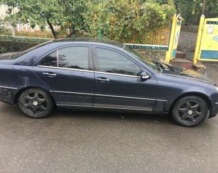 Синий Мерседес 200, объемом двигателя 2 л и пробегом 230 тыс. км за 3200 $, фото 3 на Automoto.ua