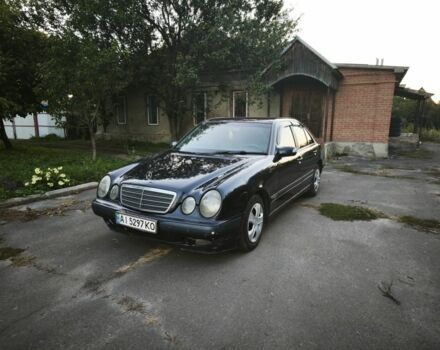 Синій Мерседес 200, об'ємом двигуна 2.1 л та пробігом 500 тис. км за 2750 $, фото 2 на Automoto.ua