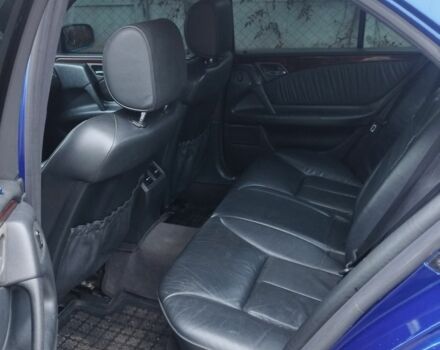 Синий Мерседес 200, объемом двигателя 2 л и пробегом 245 тыс. км за 3750 $, фото 4 на Automoto.ua