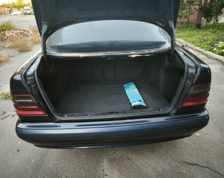 Синій Мерседес 200, об'ємом двигуна 2.1 л та пробігом 500 тис. км за 2750 $, фото 19 на Automoto.ua