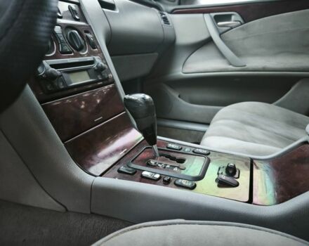 Синій Мерседес 200, об'ємом двигуна 2.1 л та пробігом 500 тис. км за 2750 $, фото 17 на Automoto.ua