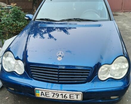 Синій Мерседес 200, об'ємом двигуна 1.8 л та пробігом 270 тис. км за 3000 $, фото 1 на Automoto.ua