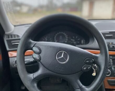 Синий Мерседес 200, объемом двигателя 2.1 л и пробегом 465 тыс. км за 2800 $, фото 4 на Automoto.ua