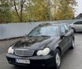 Синий Мерседес 200, объемом двигателя 2 л и пробегом 206 тыс. км за 1400 $, фото 1 на Automoto.ua