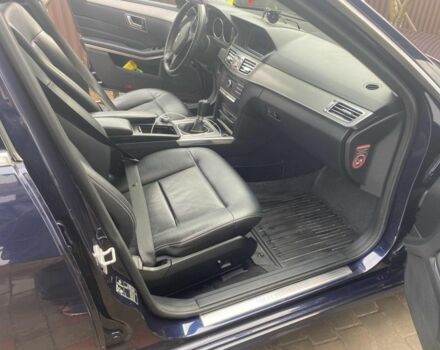 Синій Мерседес 200, об'ємом двигуна 2.1 л та пробігом 280 тис. км за 11250 $, фото 6 на Automoto.ua