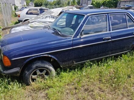 Синий Мерседес 200, объемом двигателя 2 л и пробегом 200 тыс. км за 32000 $, фото 1 на Automoto.ua