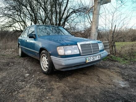 Синий Мерседес 200, объемом двигателя 0 л и пробегом 1 тыс. км за 1850 $, фото 1 на Automoto.ua