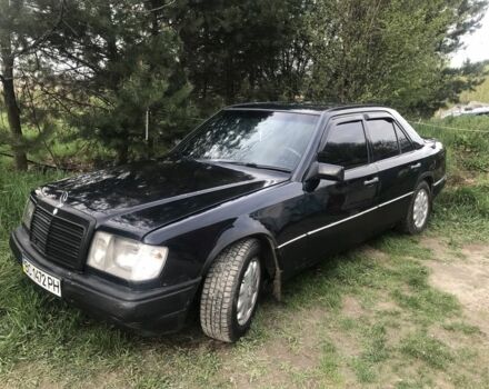 Синий Мерседес 200, объемом двигателя 2 л и пробегом 400 тыс. км за 1900 $, фото 1 на Automoto.ua