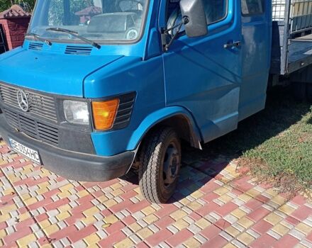 Синій Мерседес 200, об'ємом двигуна 2.9 л та пробігом 250 тис. км за 3200 $, фото 1 на Automoto.ua