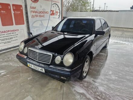 Синій Мерседес 200, об'ємом двигуна 2 л та пробігом 432 тис. км за 2100 $, фото 1 на Automoto.ua