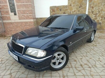Мерседес 200 1997 в Одессе на Automoto.ua Синий Мерседес 200, объемом двигателя 2 л и пробегом 320 тыс. км за 3300 $, фото 1 на Automoto.ua