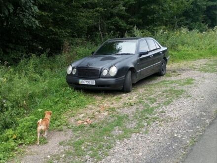 Синій Мерседес 200, об'ємом двигуна 2 л та пробігом 300 тис. км за 1800 $, фото 1 на Automoto.ua