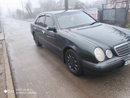 Синий Мерседес 200, объемом двигателя 2 л и пробегом 27 тыс. км за 4800 $, фото 1 на Automoto.ua