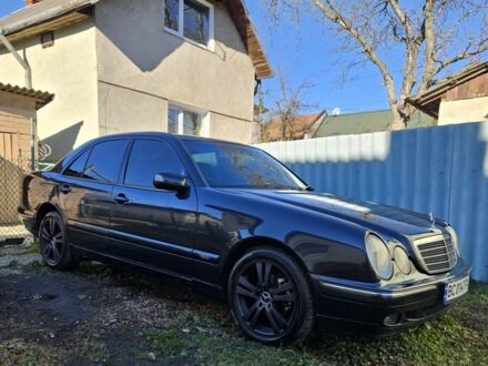 Синий Мерседес 200, объемом двигателя 2 л и пробегом 262 тыс. км за 4700 $, фото 1 на Automoto.ua