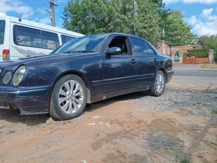 Синій Мерседес 200, об'ємом двигуна 2 л та пробігом 378 тис. км за 2500 $, фото 1 на Automoto.ua