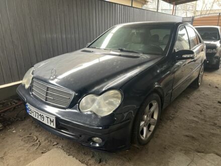 Синий Мерседес 200, объемом двигателя 2 л и пробегом 301 тыс. км за 2600 $, фото 1 на Automoto.ua