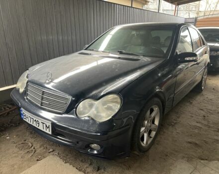 Синий Мерседес 200, объемом двигателя 2 л и пробегом 301 тыс. км за 2600 $, фото 1 на Automoto.ua