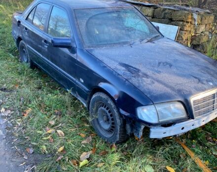 Синій Мерседес 200, об'ємом двигуна 2.2 л та пробігом 300 тис. км за 900 $, фото 1 на Automoto.ua