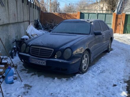 Синий Мерседес 200, объемом двигателя 2.2 л и пробегом 35 тыс. км за 2800 $, фото 1 на Automoto.ua