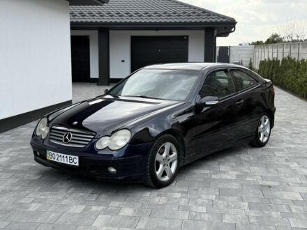 Синий Мерседес 200, объемом двигателя 2 л и пробегом 223 тыс. км за 3999 $, фото 1 на Automoto.ua