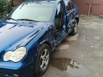 Синій Мерседес 200, об'ємом двигуна 1.8 л та пробігом 270 тис. км за 3000 $, фото 1 на Automoto.ua