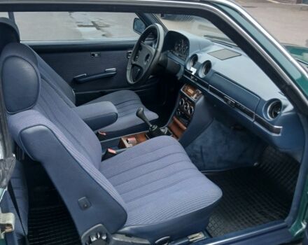 Зеленый Мерседес 200, объемом двигателя 2.2 л и пробегом 300 тыс. км за 28500 $, фото 15 на Automoto.ua