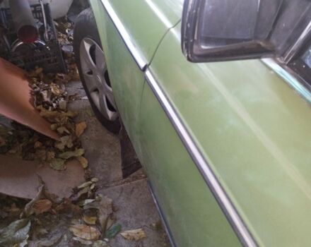 Зеленый Мерседес 200, объемом двигателя 2 л и пробегом 200 тыс. км за 1500 $, фото 1 на Automoto.ua