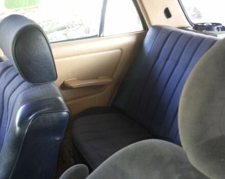 Зеленый Мерседес 200, объемом двигателя 2 л и пробегом 200 тыс. км за 1500 $, фото 3 на Automoto.ua